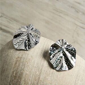 Textured Leaf Earrings Q848